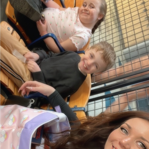 Meet your Posher, Amanda - Picture 4 of 4